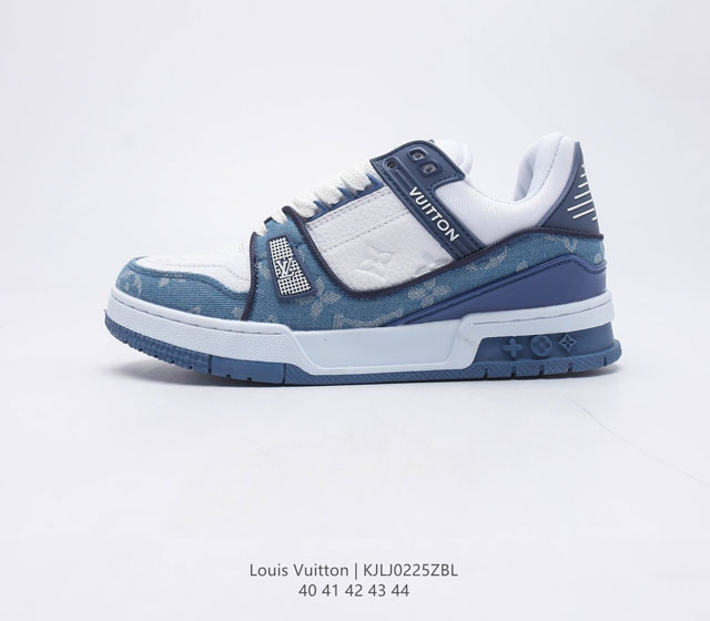 路易威登Louis Vuitton LV路易威登板鞋 时尚运动鞋 潮男鞋 舒适防滑底和百搭性霸屏整个时尚娱乐圈 细节调整完美主义 鞋面采用专柜ZP一致的牛皮