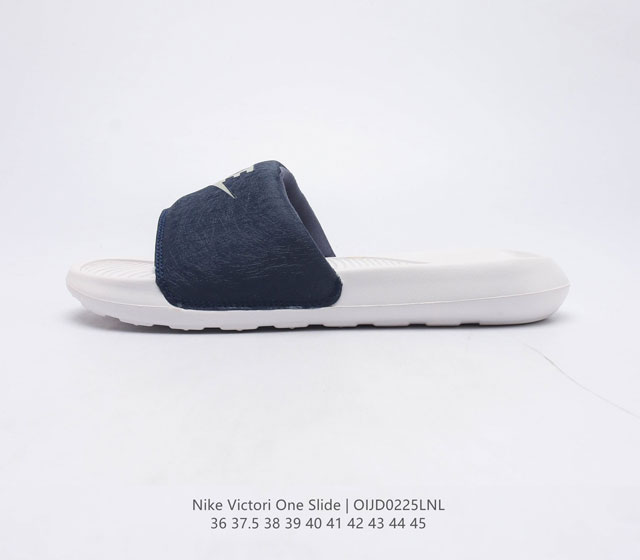 耐克 Nike VICTORI ONE SLIDE 耐克 夏季时尚舒适 高品质 一字拖鞋沙滩鞋拖鞋 采用全新柔软泡棉 响应灵敏 轻盈非凡 打造休闲舒适的穿着体验