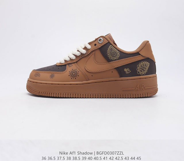 耐克男女士运动鞋 Nike AF1 Shadow 空军一号 轻量增高低帮板鞋拼接解构主义设计休闲运动滑板鞋 此款运动鞋为经典篮球鞋款设计增添趣味 凸显俏皮风格