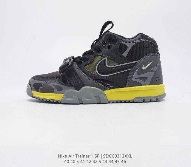 公司级耐克 Nike Air Trainer 1 SP 复古休闲篮球鞋 男子运动鞋的设计灵感源自 1987 元年款交叉训练鞋可驾驭多种场合 从郊区到市中心 为