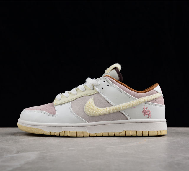 Nk SB Dunk Low Year of the Rabbit 兔年限定 SB是低帮休闲板鞋 FD4203-211 尺码 36 36.5 37.5 38