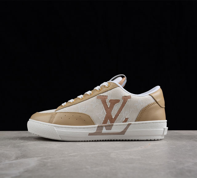 LV Trainer 最新配色运动鞋 原购购入历时近两个月开发打造 配色超好看 完美楦型 调试了两个月 鞋面独家订制压纹粒面小牛皮 大底TPU 模具费2w 质