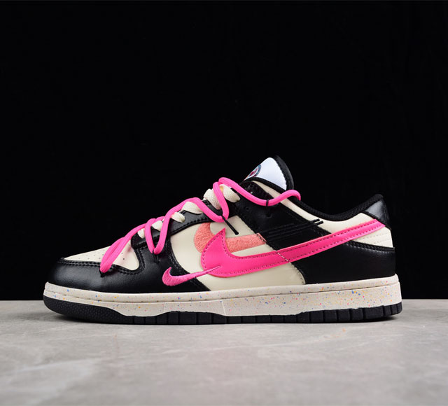 Nike Wmns SB Dunk Low Lunar New Year 兔年黑白彩色三钩子 扣篮系列低帮休闲运动滑板板鞋 货号 FD4623-131 尺码