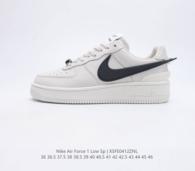 公司级 Ambush x Nk Air Force 1 07 Low 耐克 空军一号低帮休闲板鞋 鞋面采用了优质原厂头层皮革 标志性的 Swoosh 延伸至鞋