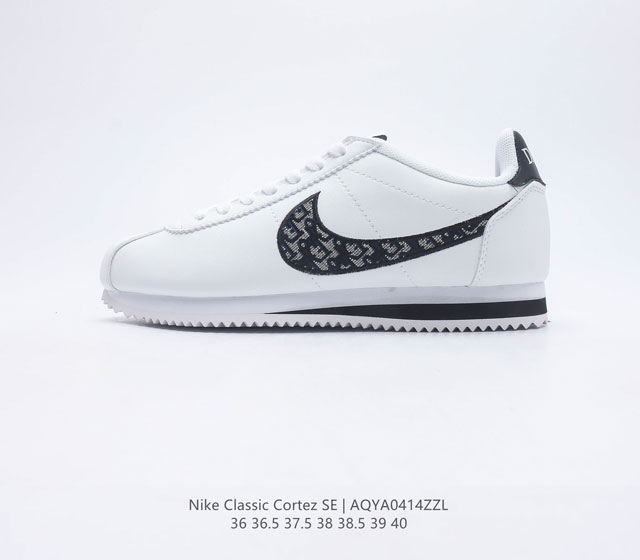 真标 Nike Classic Cortez Nylon 耐克阿甘鞋女子运动鞋 秉承元年款经典风格 糅合防水鞋面设计 令双足保持干爽舒适 防水锦纶鞋面强势抵御