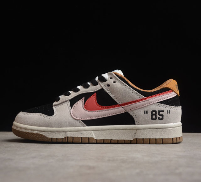 DUNK 双勾 NK Dunk Low SE 85 经典复古休闲板鞋 货号 DO9457-126 原装头层材料 用料绝不含糊 独家版型蒸餾加工帶來的是更好的视