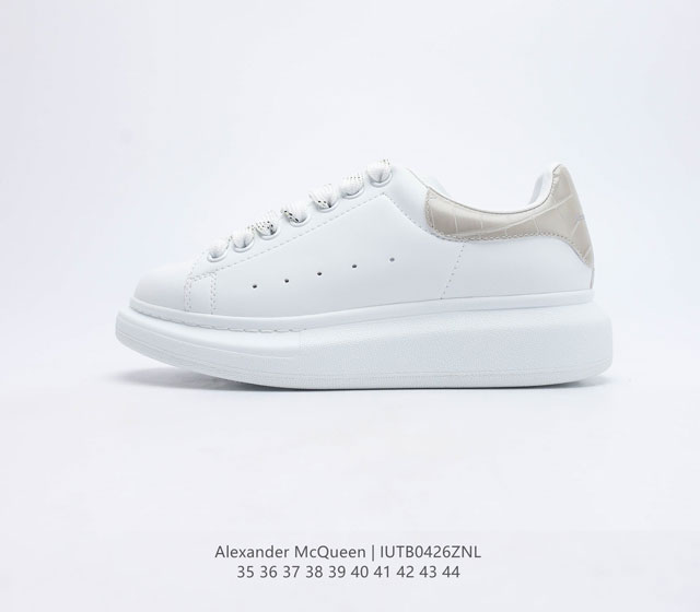 热销经典款 AlexanderMcQueen 亚历山大 麦昆MCQ 情侣款运动小白鞋厚底增高闪尾光滑牛皮平底鞋休闲鞋 时尚男女板鞋潮运动鞋 火爆到大街小巷无人