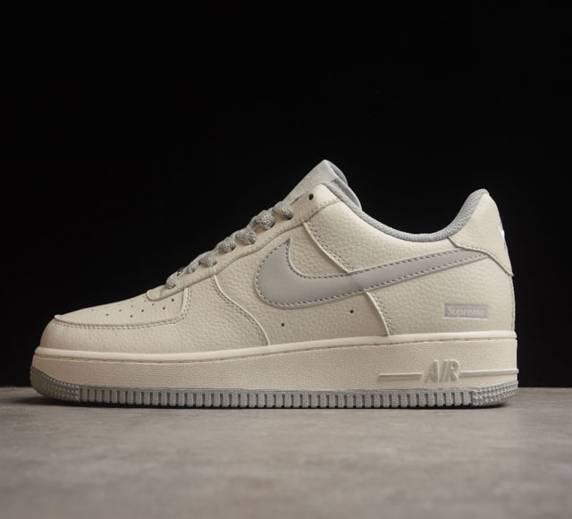 Supreme x Nk Air Force 1 07 Low 米白灰 联名款 空军一号低帮休闲板鞋官方货号 SU0220-007 打造纯正空军版型 专注外贸