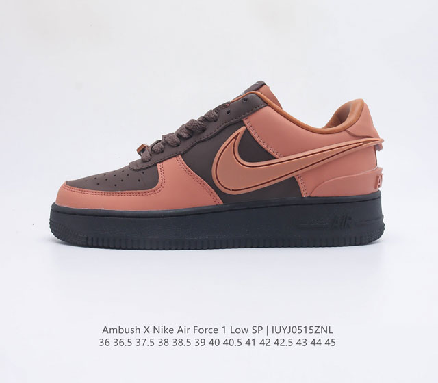 Ambush x Nk Air Force 1 07 Low 耐克 空军一号低帮休闲板鞋 鞋面采用了优质原厂皮革 标志性的 Swoosh 延伸至鞋跟之外 鞋舌