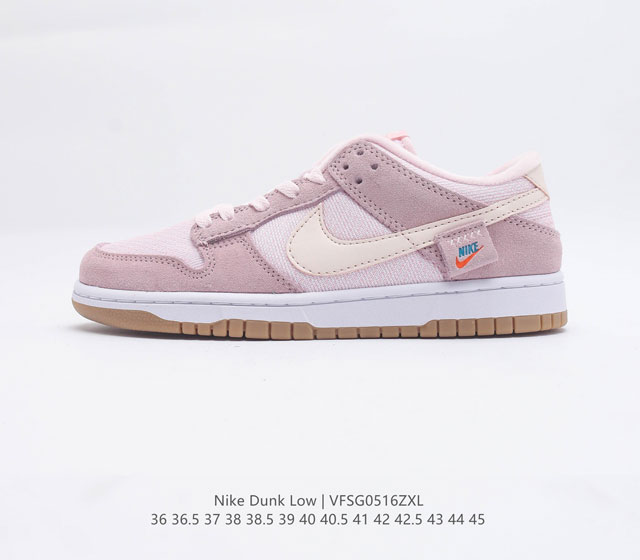 Nike SB Dunk Low Teddy Bear 粉色泰迪熊 整体以粉色翻毛皮革搭配浅粉色植绒材质构建鞋身 后跟部位则以棉麻线条勾勒细节 最大亮点在于后