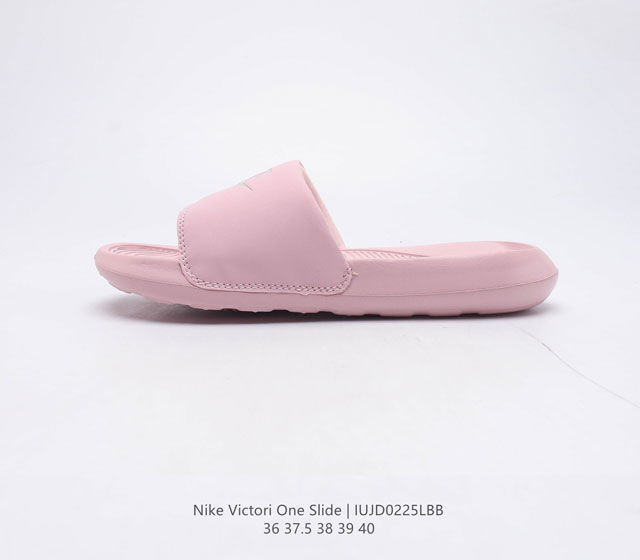 耐克 Nike VICTORI ONE SLIDE 耐克 夏季时尚舒适 高品质 一字拖鞋沙滩鞋拖鞋 采用全新柔软泡棉 响应灵敏 轻盈非凡 打造休闲舒适的穿着体验