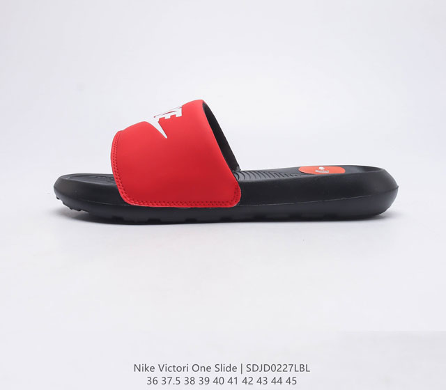 耐克 Nike VICTORI ONE SLIDE 耐克 夏季时尚舒适 高品质 一字拖鞋沙滩鞋拖鞋 采用全新柔软泡棉 响应灵敏 轻盈非凡 打造休闲舒适的穿着体验