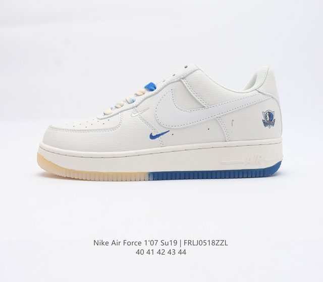 耐克 Nike Air Force 1 07 SU19 空军一号百搭休闲运动板鞋 柔软 弹性十足的缓震性能和出色的中底设计 横跨复古与现代的外型结合 造就出风