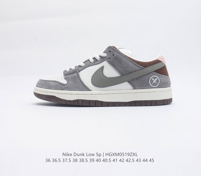 真标 耐克 Nike Dunk Low Sp 运动鞋复古板鞋 作为 80 年代经典篮球鞋款 起初专为硬木球场打造 后来成为席卷街头的时尚标杆 现以经典细节和复