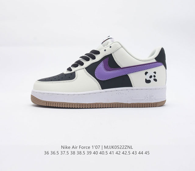 Nike Air Force 1 07 Low 双勾熊猫 空军一号低帮休闲板鞋 侧面的双 Swooshes 82 品牌的鞋舌标签 鞋垫上的 Nike 风车标志