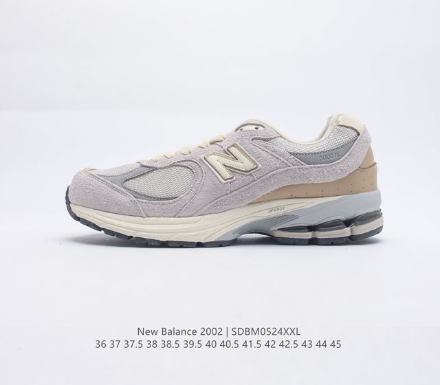 公司级New Balance 2002R 跑鞋 沿袭了面世之初的经典科技 以 ENCAP 中底配以升级版 N ERGY 缓震物料 鞋面则采用特色的柔软麂皮搭以