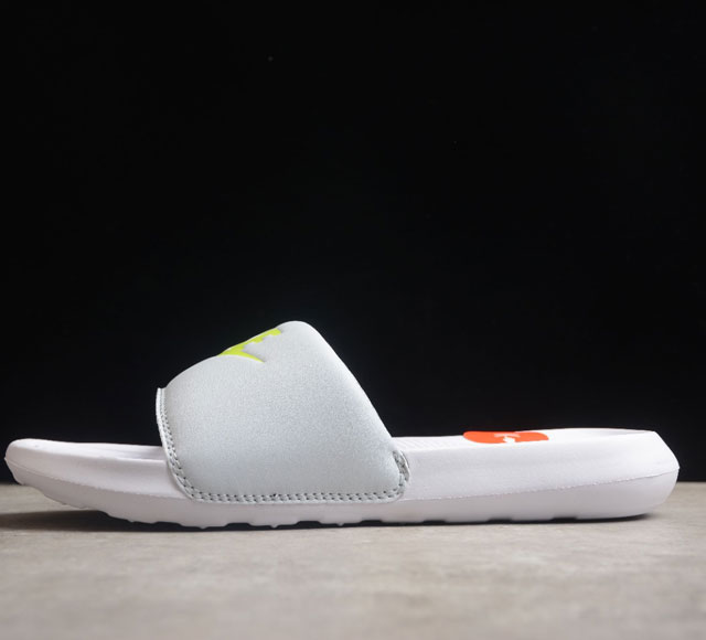 耐克 NIKE OFFCOURT SLIDE 耐克新款拖鞋 夏季潮款沙滩拖 超软底 货号 CN9677 007 尺码 36 45