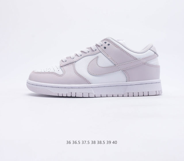 真标 耐克 女鞋 Nike Dunk Low 运动鞋复古板鞋 尽情迈步 彰显个性风采 采用柔软皮革鞋面 经久耐穿 塑就如元年款 Dunk 般的复古质感 全掌型