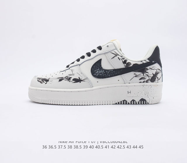 耐克 Nike Air Force 1 07 空军一号 AF1 运动板鞋 在元年款篮球鞋的基础上 焕新演绎人们所熟知的特色 利落皮革 简洁配色 助你全力以赴发