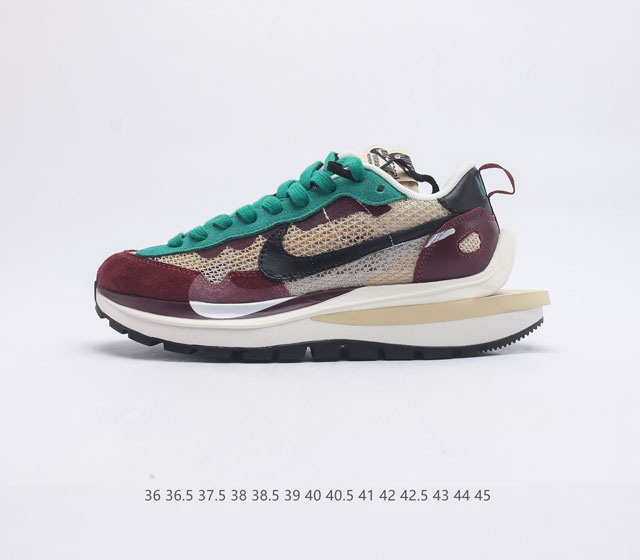 耐克 Sacai X NIKe vaporWaffle 华夫三代3.0 走秀重磅联名 鞋款由Pegasus与VaporFly两款鞋型的设计元素共同构建 鞋身材