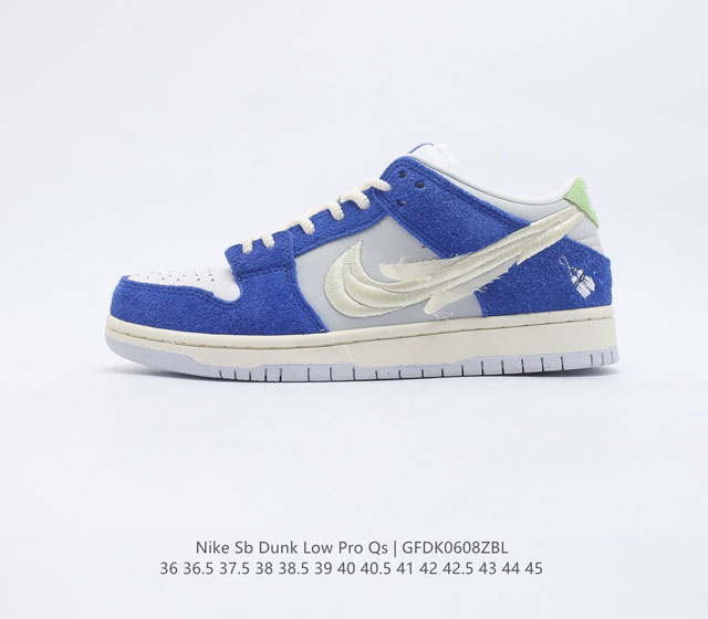 Fly Streetwear x Nk SB Dunk Low 联名款 SB扣篮系列低帮休闲运动滑板板鞋 #鞋款采用灰色底座和蓝色蓬松麂皮覆面 其他细节包括侧