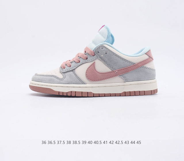 耐克 SB 系列 Nike Dunk Low 运动鞋复古板鞋 作为 80 年代经典篮球鞋款 起初专为硬木球场打造 后来成为席卷街头的时尚标杆 现以经典细节和复