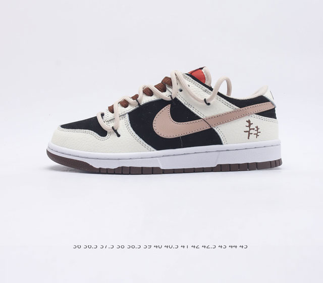 耐克 SB 系列 Nike Dunk Low 运动鞋复古解构绑带板鞋 作为 80 年代经典篮球鞋款 起初专为硬木球场打造 后来成为席卷街头的时尚标杆 现以经典