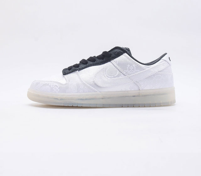 Fragment Design CLOT x Nike Dunk Low 耐克 低帮 白丝绸三方联名 藤原浩 选用缎面刺绣工艺打造鞋面并在鞋身上融入黑色搭配