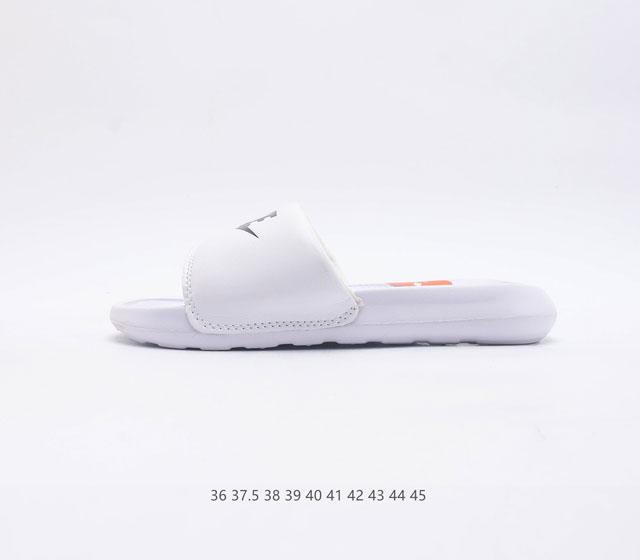 耐克 Nike VICTORI ONE SLIDE 耐克 夏季时尚舒适 高品质 一字拖鞋沙滩鞋拖鞋 采用全新柔软泡棉 响应灵敏 轻盈非凡 打造休闲舒适的穿着体验