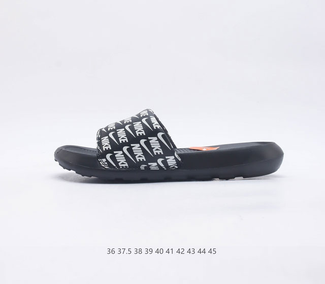 耐克 Nike VICTORI ONE SLIDE 耐克 夏季时尚舒适 高品质 一字拖鞋沙滩鞋拖鞋 采用全新柔软泡棉 响应灵敏 轻盈非凡 打造休闲舒适的穿着体验