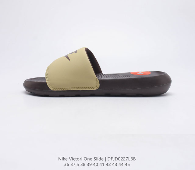 耐克 Nike VICTORI ONE SLIDE 耐克 夏季时尚舒适 高品质 一字拖鞋沙滩鞋拖鞋 采用全新柔软泡棉 响应灵敏 轻盈非凡 打造休闲舒适