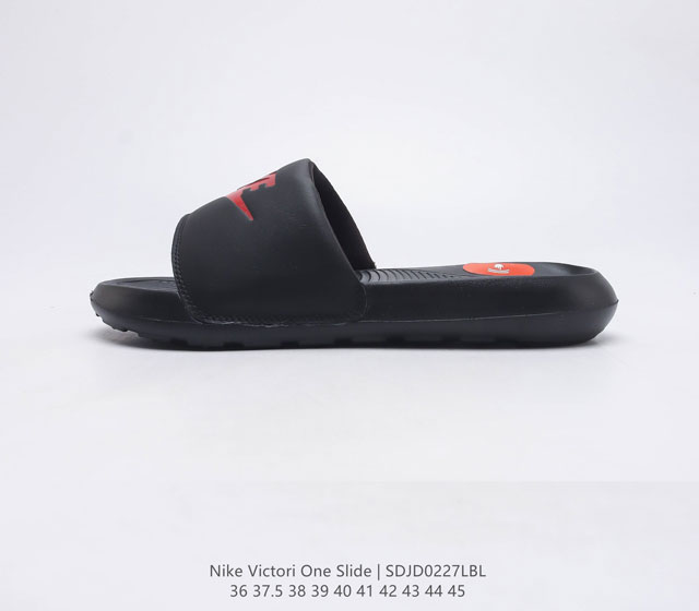 耐克 Nike VICTORI ONE SLIDE 耐克 夏季时尚舒适 高品质 一字拖鞋沙滩鞋拖鞋 采用全新柔软泡棉 响应灵敏 轻盈非凡 打造休闲舒适