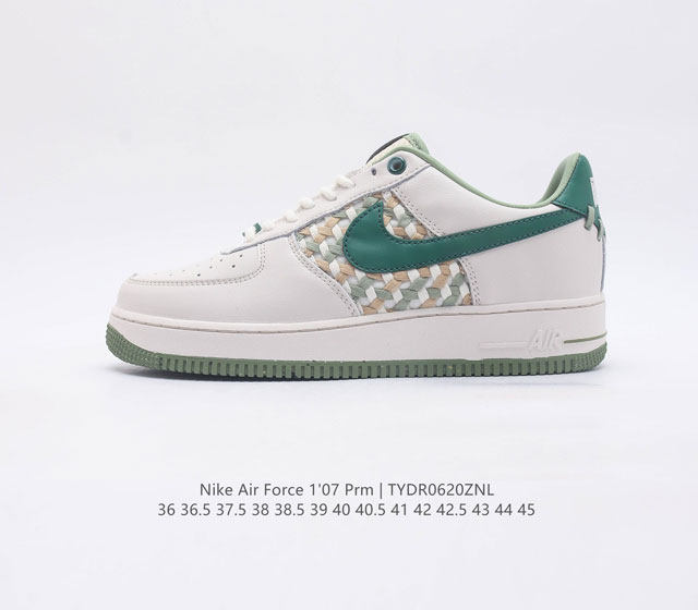 耐克 Nike Air Force 1 07 Prm 空军一号运动鞋复古板鞋 以实力演绎传奇篇章 从 80 年代的篮球场到现今的街头和校园 数十年来 此款