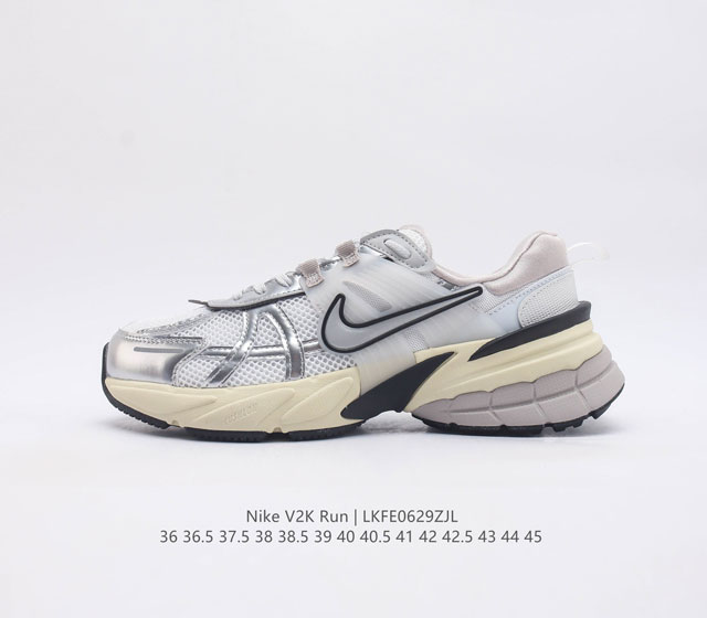 公司级 耐克 Nike V2K Run 跑步鞋 复古风潮 网面透气运动鞋 先行尝鲜版 紧致的鞋面材质提供良好的包裹性 鞋侧 Swoosh以及鞋头部分