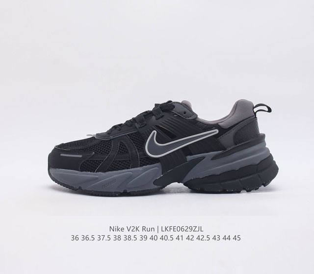 公司级 耐克 Nike V2K Run 跑步鞋 复古风潮 网面透气运动鞋 先行尝鲜版 紧致的鞋面材质提供良好的包裹性 鞋侧 Swoosh以及鞋头部分