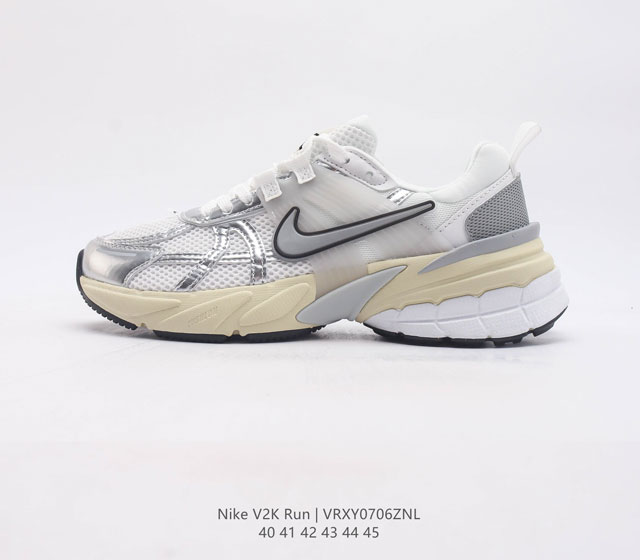 耐克 Nike V2K Run 跑步鞋 复古风潮 网面透气运动鞋 先行尝鲜版 紧致的鞋面材质提供良好的包裹性 鞋侧 Swoosh以及鞋头部分搭配增添