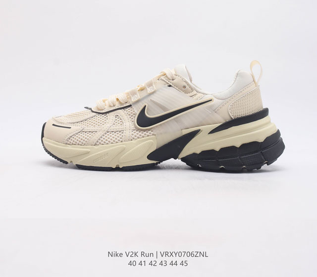 耐克 Nike V2K Run 跑步鞋 复古风潮 网面透气运动鞋 先行尝鲜版 紧致的鞋面材质提供良好的包裹性 鞋侧 Swoosh以及鞋头部分搭配增添