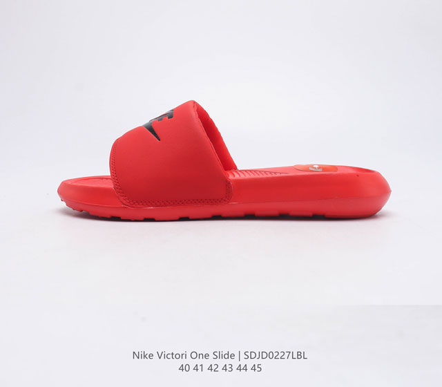 耐克 Nike Victori One Slide 耐克 夏季时尚舒适 高品质 一字拖鞋沙滩鞋拖鞋 采用全新柔软泡棉 响应灵敏 轻盈非凡 打造休闲舒适的穿着