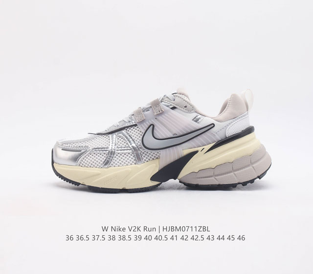 耐克 Nike V2K Run 跑步鞋 复古风潮 网面透气运动鞋 先行尝鲜版 紧致的鞋面材质提供良好的包裹性 鞋侧 Swoosh以及鞋头部分搭配增添