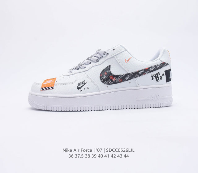 耐克男女鞋 Nike Air Force 1 Low 空军一号低帮百搭休闲运动板鞋 柔软 弹性十足的缓震性能和出色的中底设计 横跨复古与现代的外型结合 造就出风