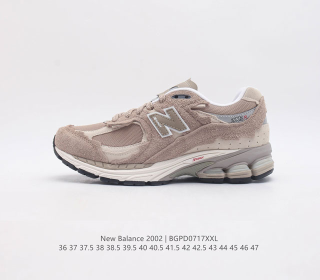 新百伦 New Balance 2002R 跑鞋 男女运动鞋 沿袭了面世之初的经典科技 以 Encap 中底配以升级版 N-Ergy 缓震物料 鞋面则采用特