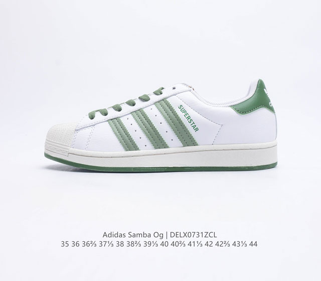 Adidas Samba OG 三叶草 Adidas 近70年的经典Samba OG 修长的鞋楦,略微尖尖的鞋头,翻毛皮的鞋头拼接,这些我们都看得到的元素正是