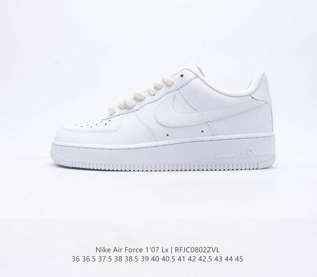 耐克Nike Air Force 1 Low 空军一号 AF1 低帮百搭休闲运动板鞋。柔软、弹性十足的缓震性能和出色的中底设计，横跨复古与现代的外型结合，造就出