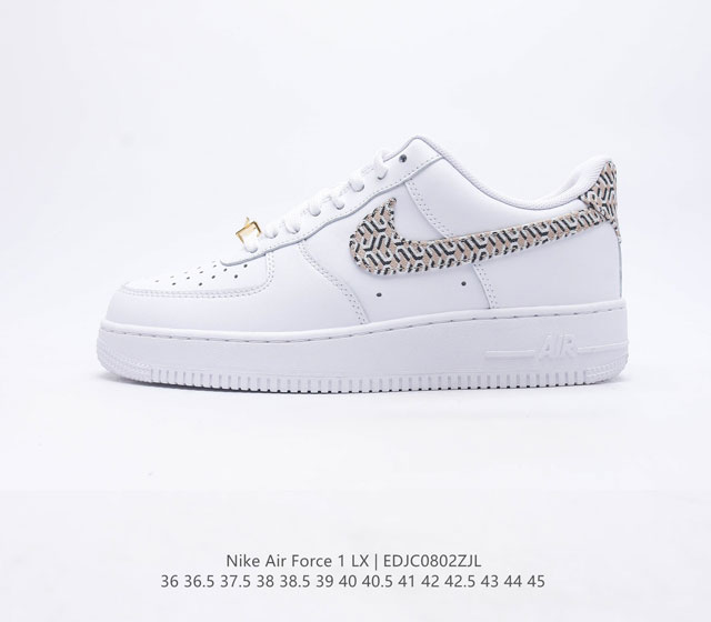 耐克 Nike Air Force 1 '07空军一号经典篮球鞋休闲运动鞋 穿上 Air Force 1 '07 运动鞋革新经典篮球鞋，助你踢踩跳跺、滑步旋转，