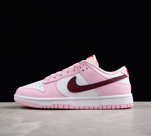 Nk Dunk SB Low 樱花粉 情人节 SB低帮休闲板鞋 CW -601 尺码：36 36.5 37.5 38 38.5 39 40 #配色采用白色皮革底