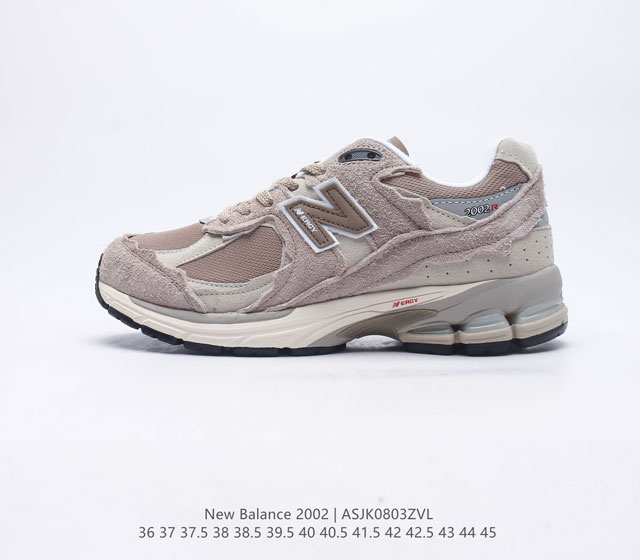 新百伦 New Balance 2002R 跑鞋 男女运动鞋沿袭了面世之初的经典科技 以 ENCAP 中底配以升级版 N-ERGY 缓震物料 鞋面则采用特色的柔