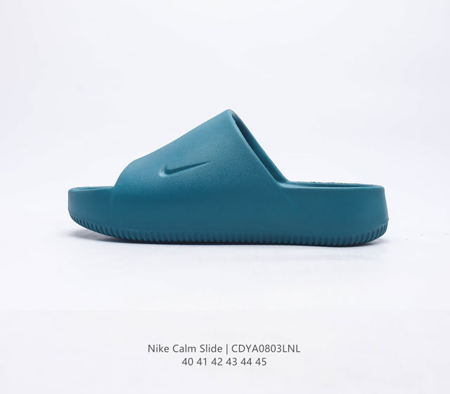 耐克 Nike CALM Slide 经典运动拖鞋时尚厚底增高男一字拖鞋拖鞋的外观十分吸引人 融合了舒适与时尚的元素 延续了简约独特的美学风尚 一体式的设计在打