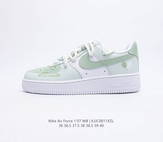 耐克 Nike Air Force 1 '07 WB 空军一号运动鞋 在元年款篮球鞋的基础上 焕新演绎人们所熟知的特色 利落皮革 简洁配色 助你全力以赴发挥出色