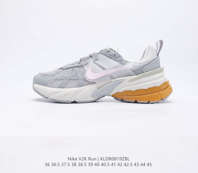 Nike 耐克 V2K Run 减震防滑 复古低帮跑步鞋 超火复古跑鞋最近在时尚圈又掀起了一阵流行复古风 比如 Vomero 5 Nike Initiator.