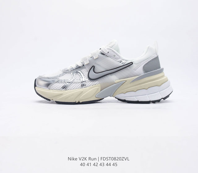 Nike 耐克 V2K Run 减震防滑 复古低帮跑步鞋 超火复古跑鞋最近在时尚圈又掀起了一阵流行复古风 比如 Vomero 5 Nike Initiator.